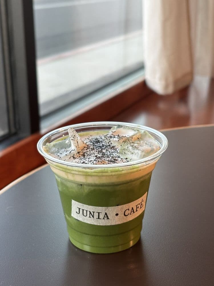 Junia Café photo 2