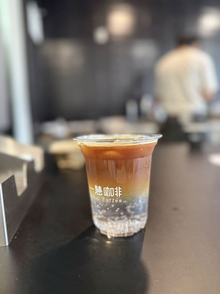 Inside Yihui Coffee