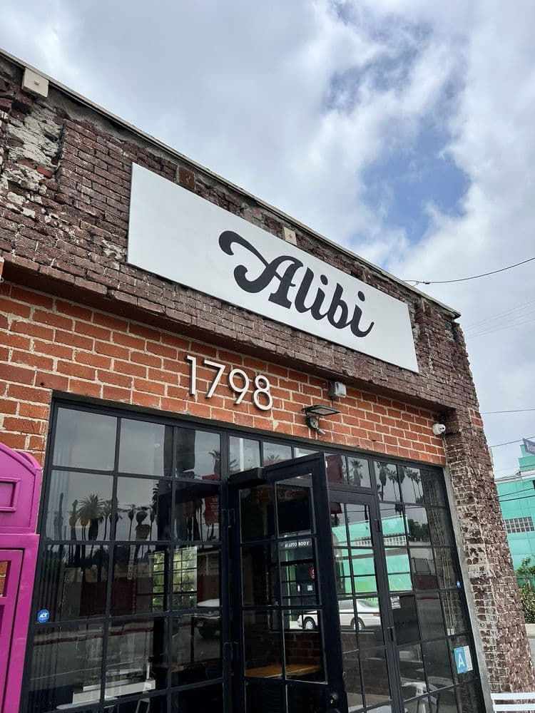 Alibi Coffee interior