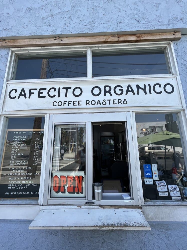 Cafecito Organico - Atwater Village interior